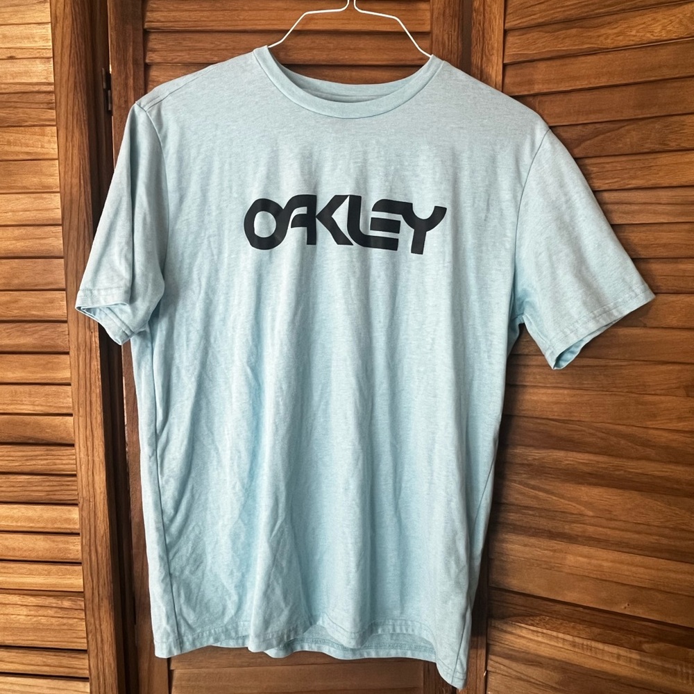 Oakley T-Shirt. Medium mens size.